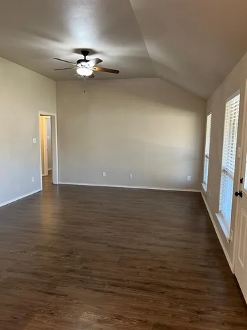 $1,375 | 205 East Border Street, Rio Vista, TX 76093