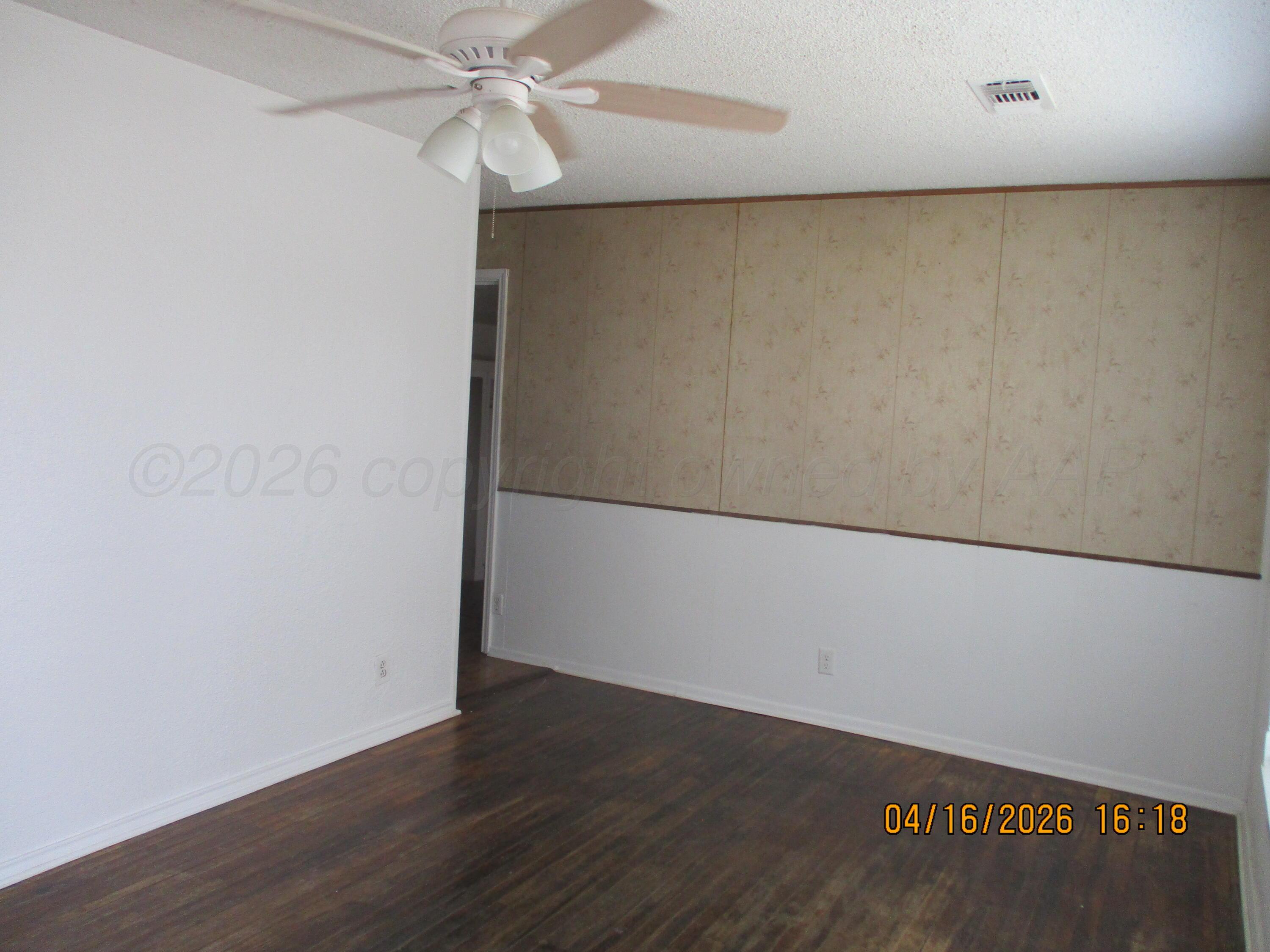 1627 Martin Road Amarillo, TX 79107 - Photo 2 of 9 Living room