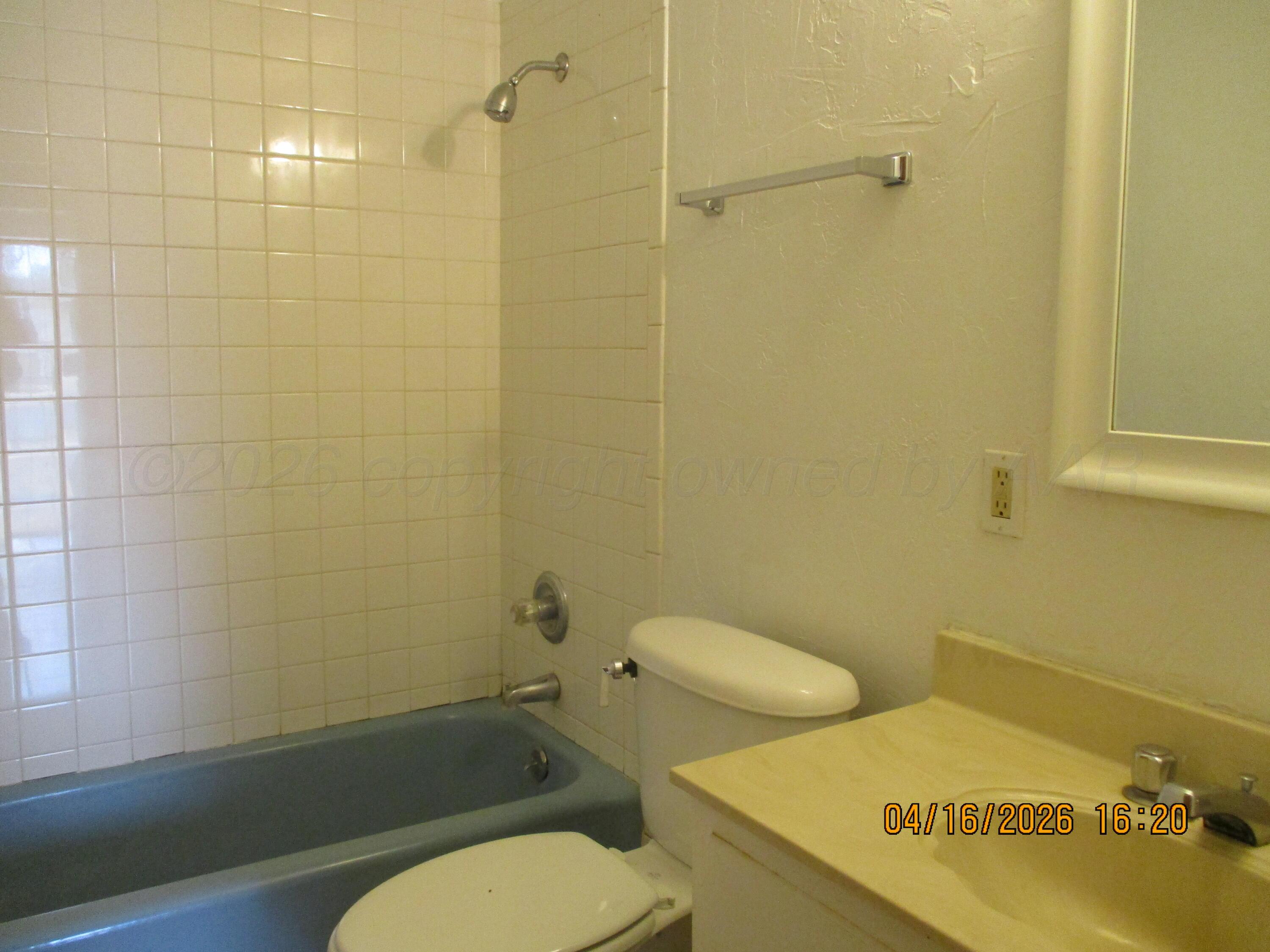 1627 Martin Road Amarillo, TX 79107 - Photo 5 of 9 Bathroom