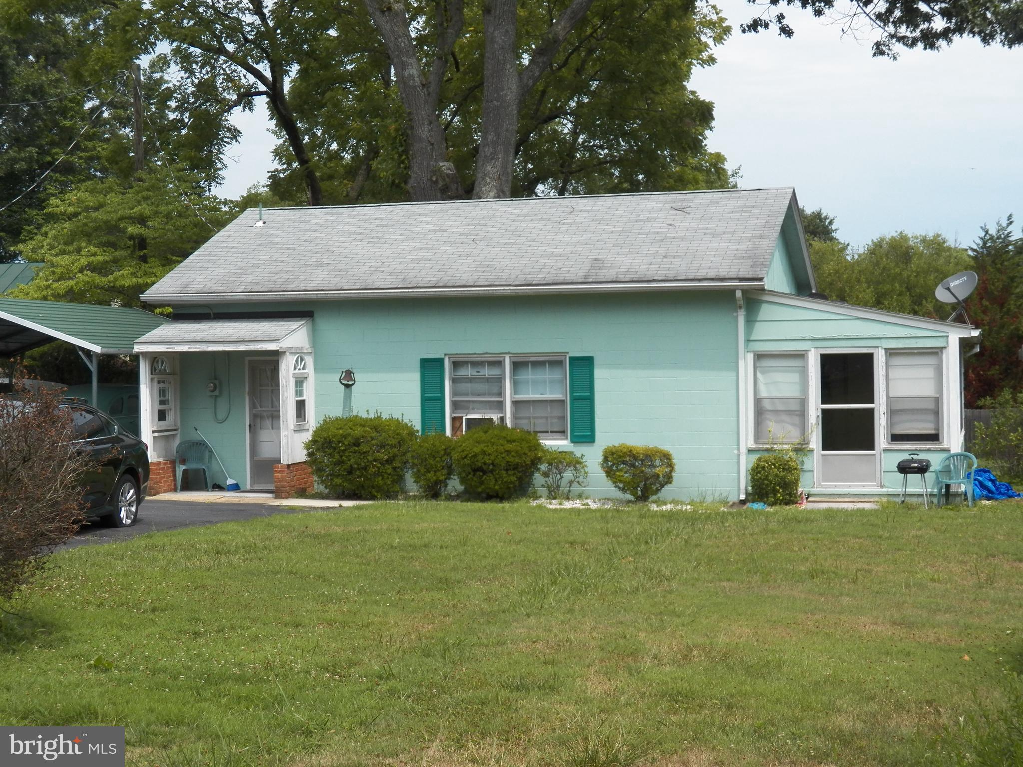 4049 Rectortown Road Marshall, VA 20115 - Photo 3 of 13 Cottage rental with current tenant. 2 bedroom 1 ba