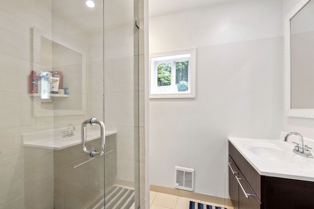 51 Ledge Road Lynnfield, MA 01940 - Photo 12 of 22 Gallery Image 12