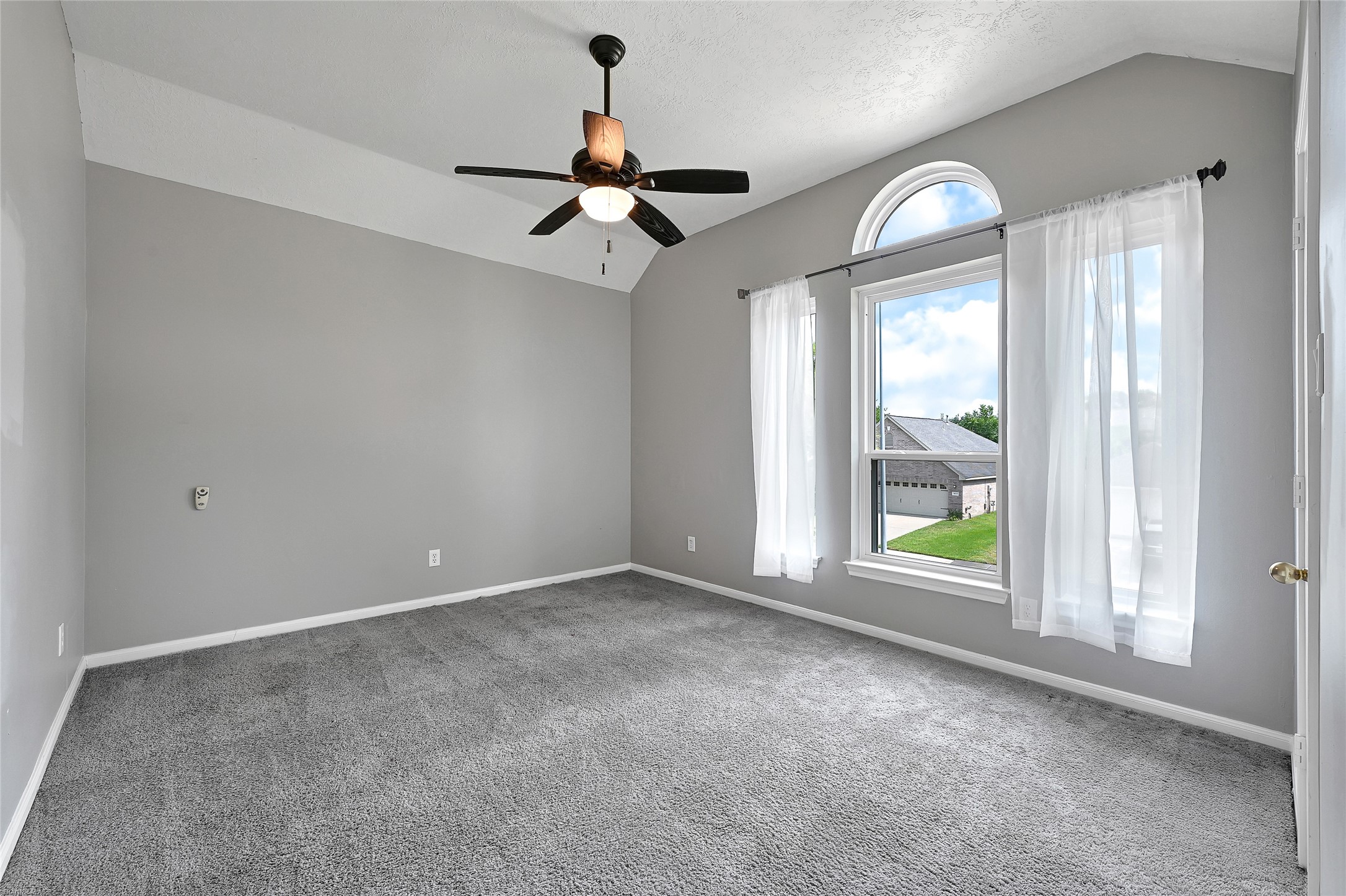 10219 Sable Trail Lane Houston, TX 77064 - Photo 23 of 31 an empty room with windows and ceiling fan