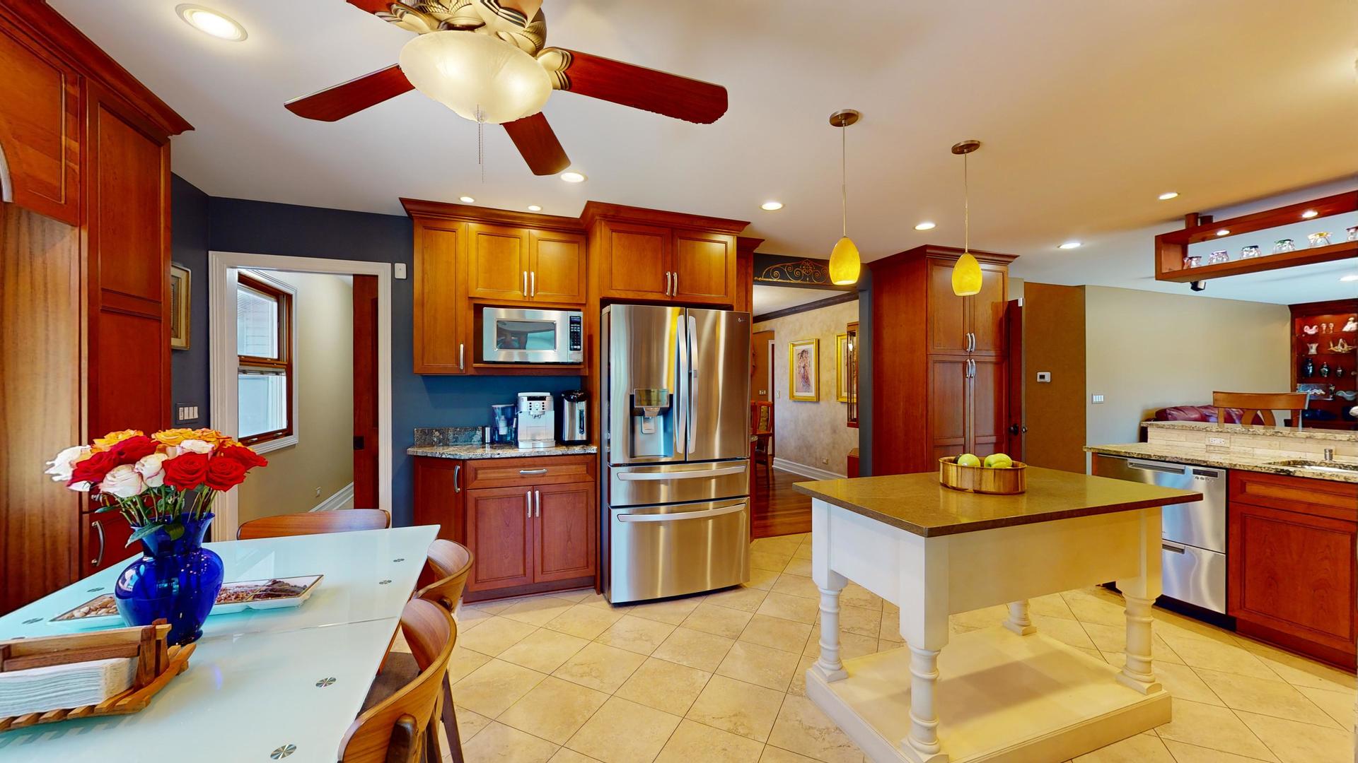724 Eastchester Road Wheeling, IL 60090 - Photo 11 of 44 Gallery Image 11