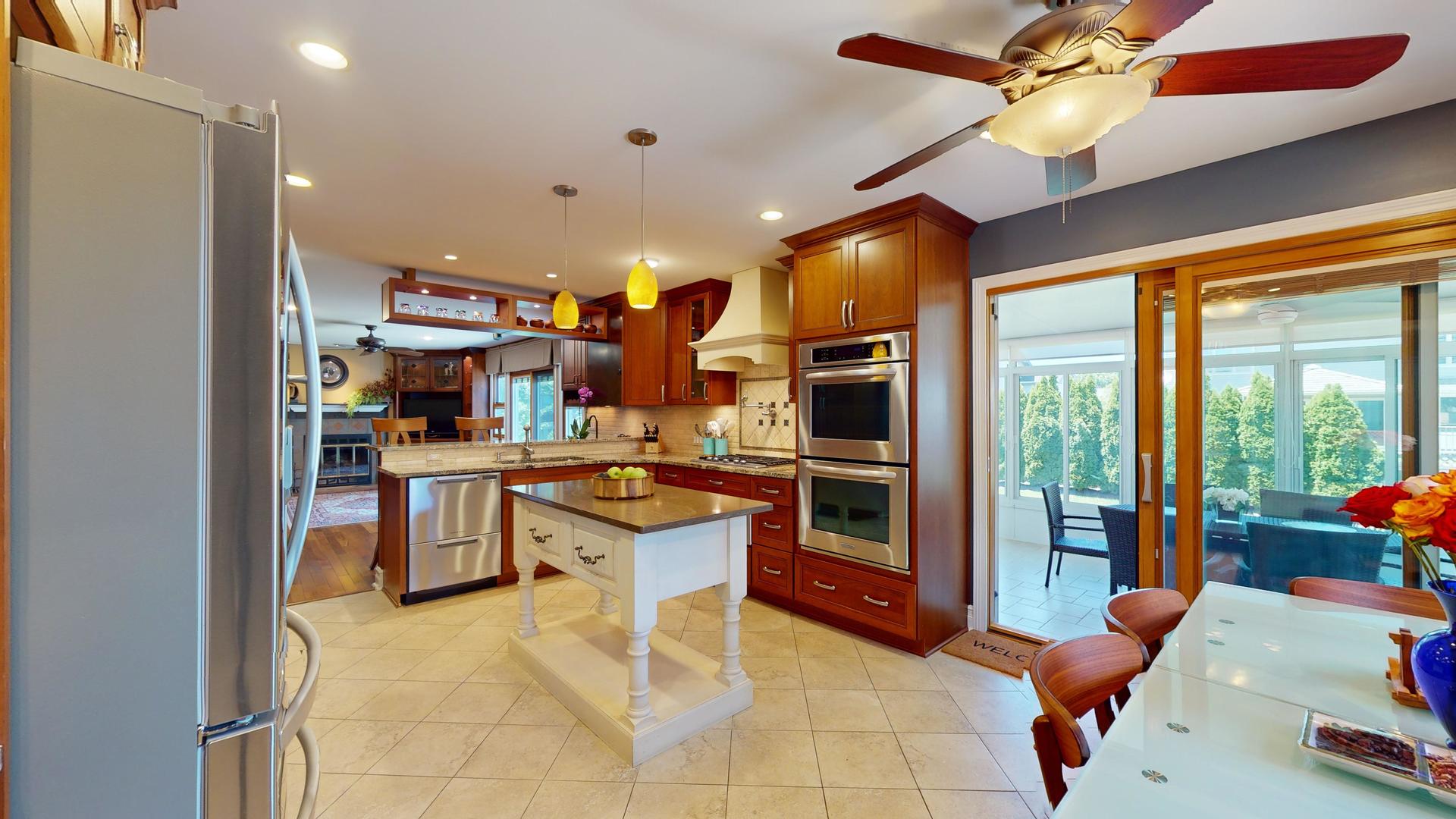 724 Eastchester Road Wheeling, IL 60090 - Photo 10 of 44 Gallery Image 10