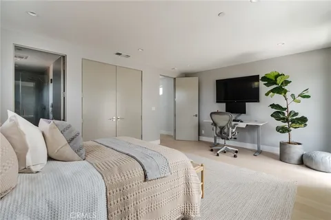 $3,300,000 | 664 Rosecrans Avenue, Manhattan Beach, CA 90266