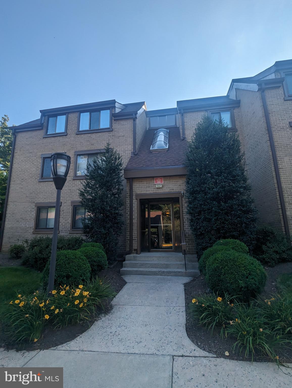 1621 Parkcrest Circle, Unit 101 Reston, VA 20190 - Photo 16 of 16 a front view of a house with a garden