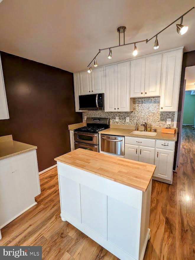 1621 Parkcrest Circle, Unit 101 Reston, VA 20190 - Photo 5 of 16 a kitchen with stainless steel appliances kitchen island a sink a stove a microwave and cabinets