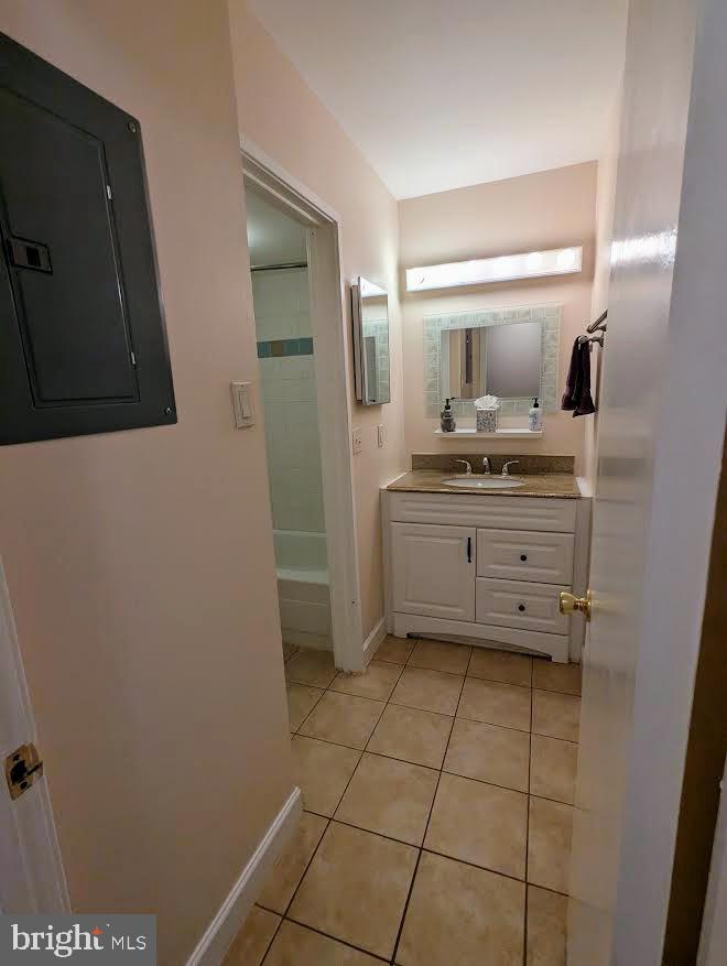 1621 Parkcrest Circle, Unit 101 Reston, VA 20190 - Photo 10 of 16 a kitchen with stainless steel appliances a sink and cabinets