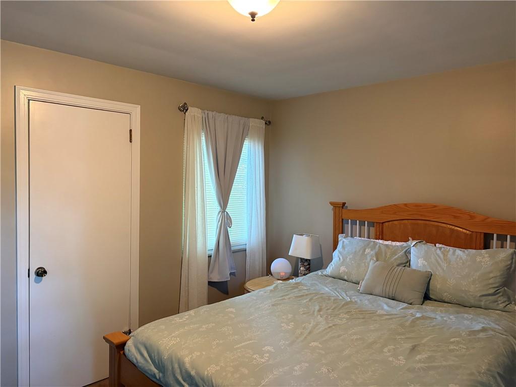 359 Dorseyville Road Pittsburgh, PA 15215 - Photo 20 of 29 a bedroom with a bed and a window
