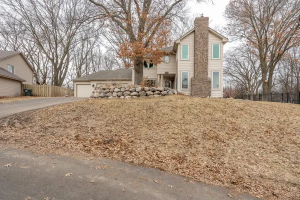$549,900 | 4809 Four Seasons Drive, Eagan, MN 55122