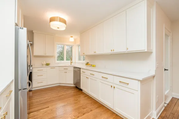 $549,900 | 4809 Four Seasons Drive, Eagan, MN 55122