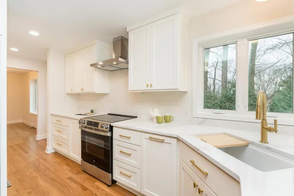 $549,900 | 4809 Four Seasons Drive, Eagan, MN 55122