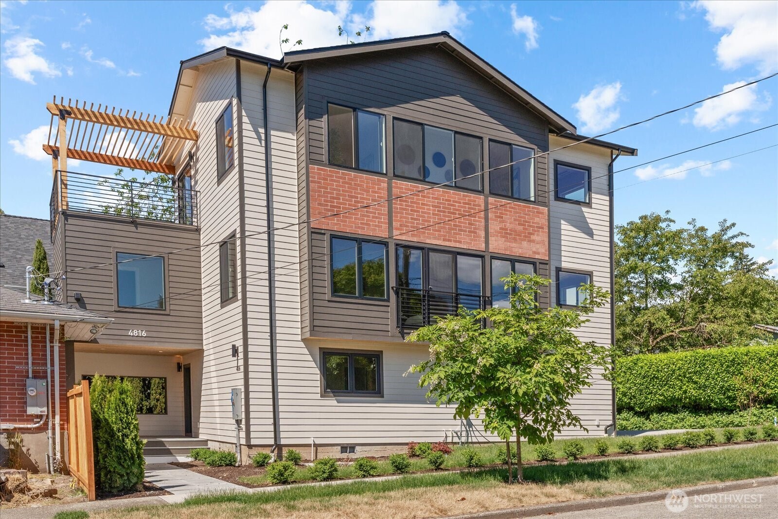 4816 Southwest Findlay Street Seattle, WA 98136 - Photo 4 of 40