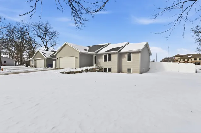 $470,000 | 4252 Fox Hills Court, Janesville, WI 53546