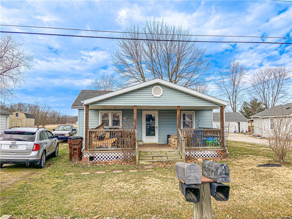 724 Della Road Columbus, IN 47203 - Photo 1 of 9 Gallery Image 1