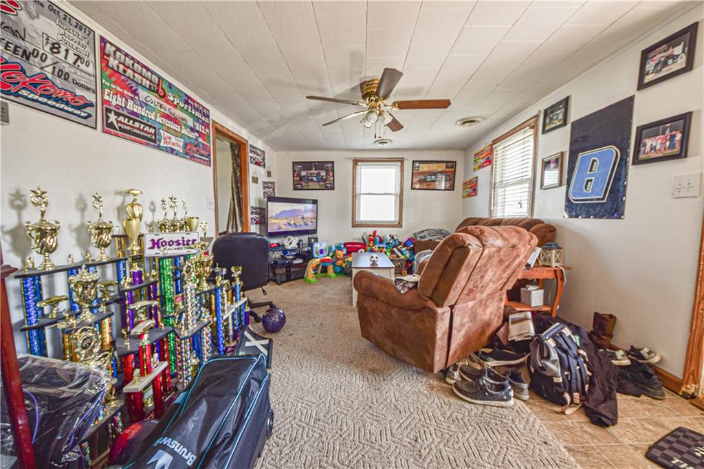 724 Della Road Columbus, IN 47203 - Photo 2 of 9 Gallery Image 2