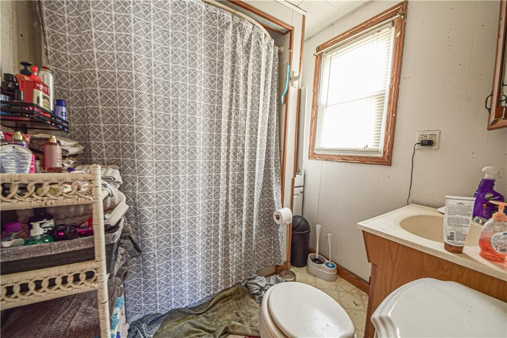 724 Della Road Columbus, IN 47203 - Photo 7 of 9 Gallery Image 7