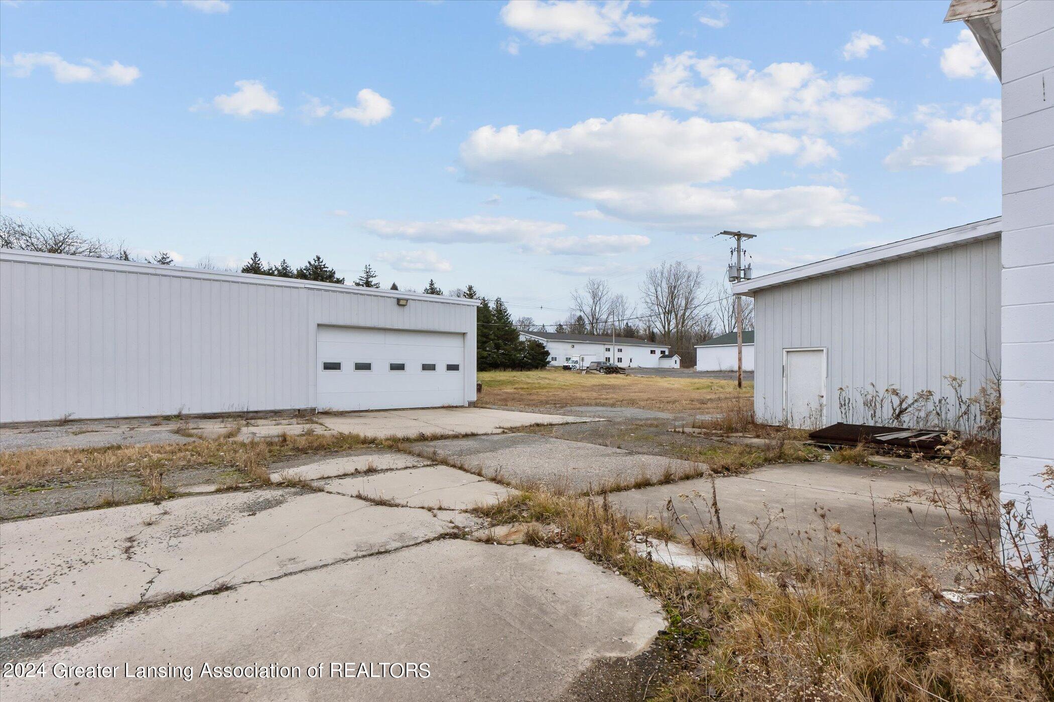 384 South Every Road Mason, MI 48854 - Photo 13 of 31 28-384-S-Every-Rd-Mason-MI-48854-WindowS