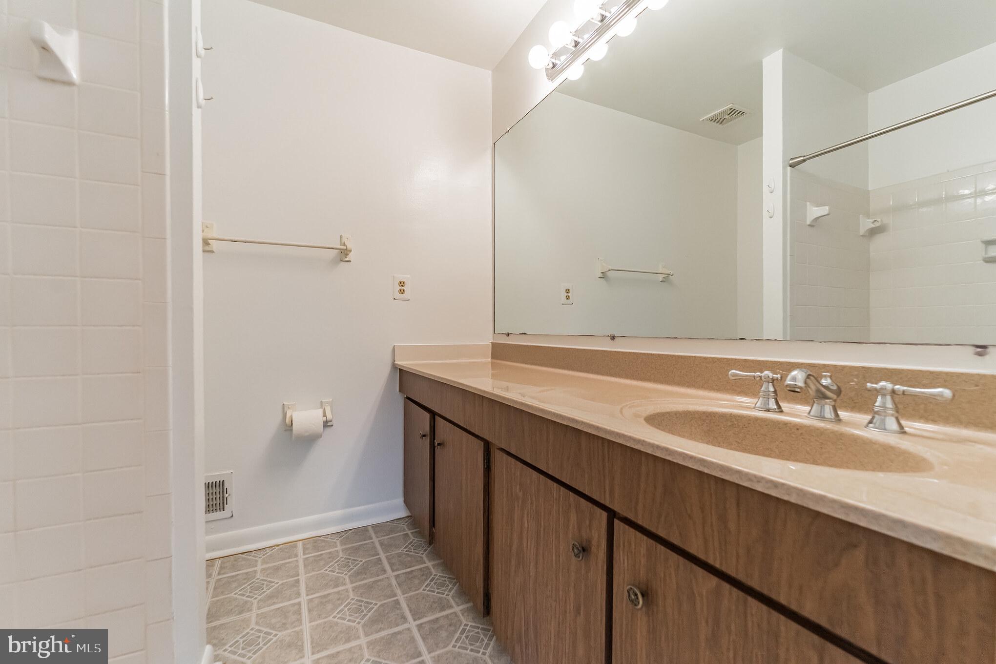 5320 Eliots Oak Road Columbia, MD 21044 - Photo 12 of 31 Master Bath