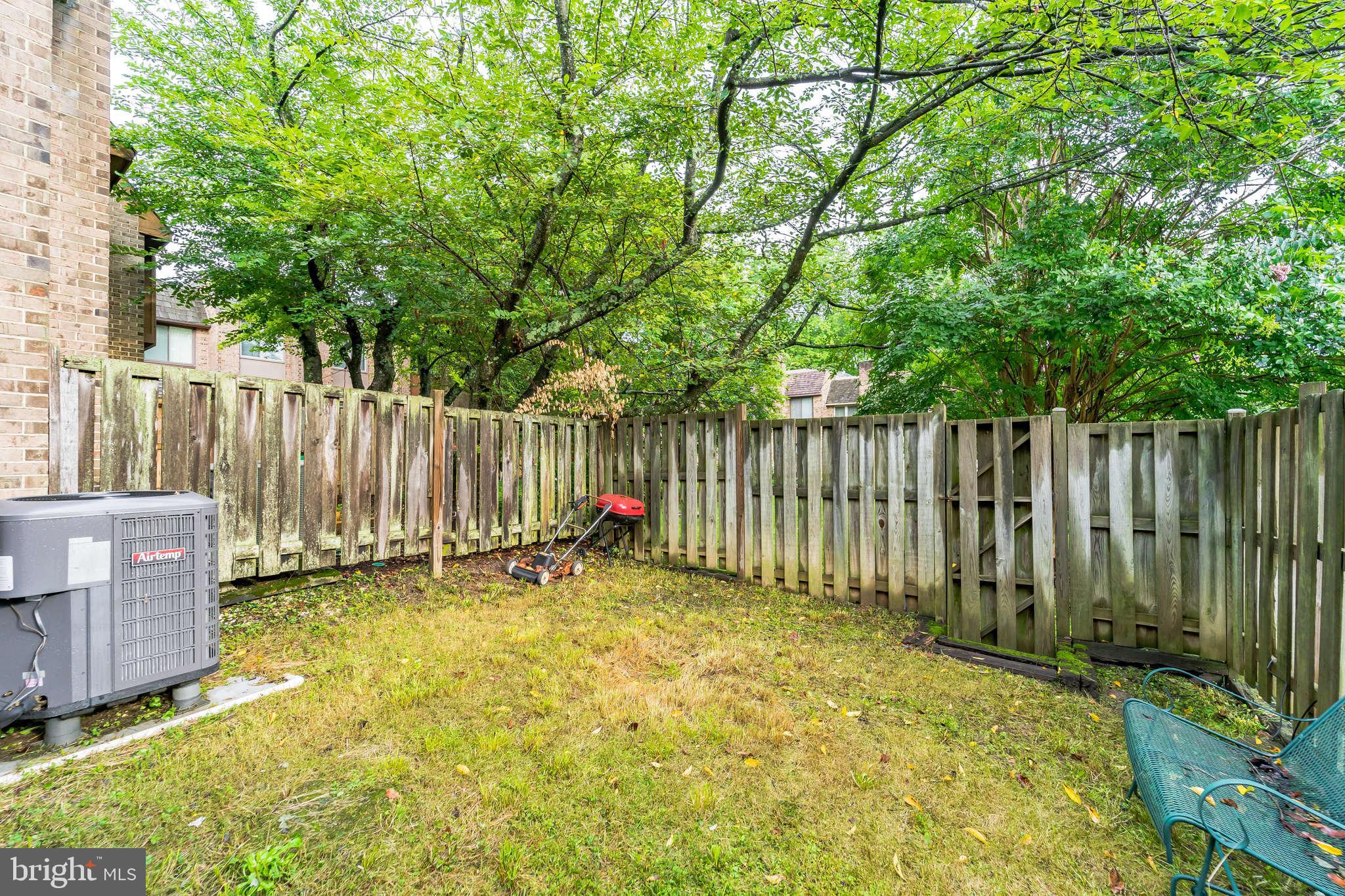 5320 Eliots Oak Road Columbia, MD 21044 - Photo 29 of 31 Back yard with Privacy Fence