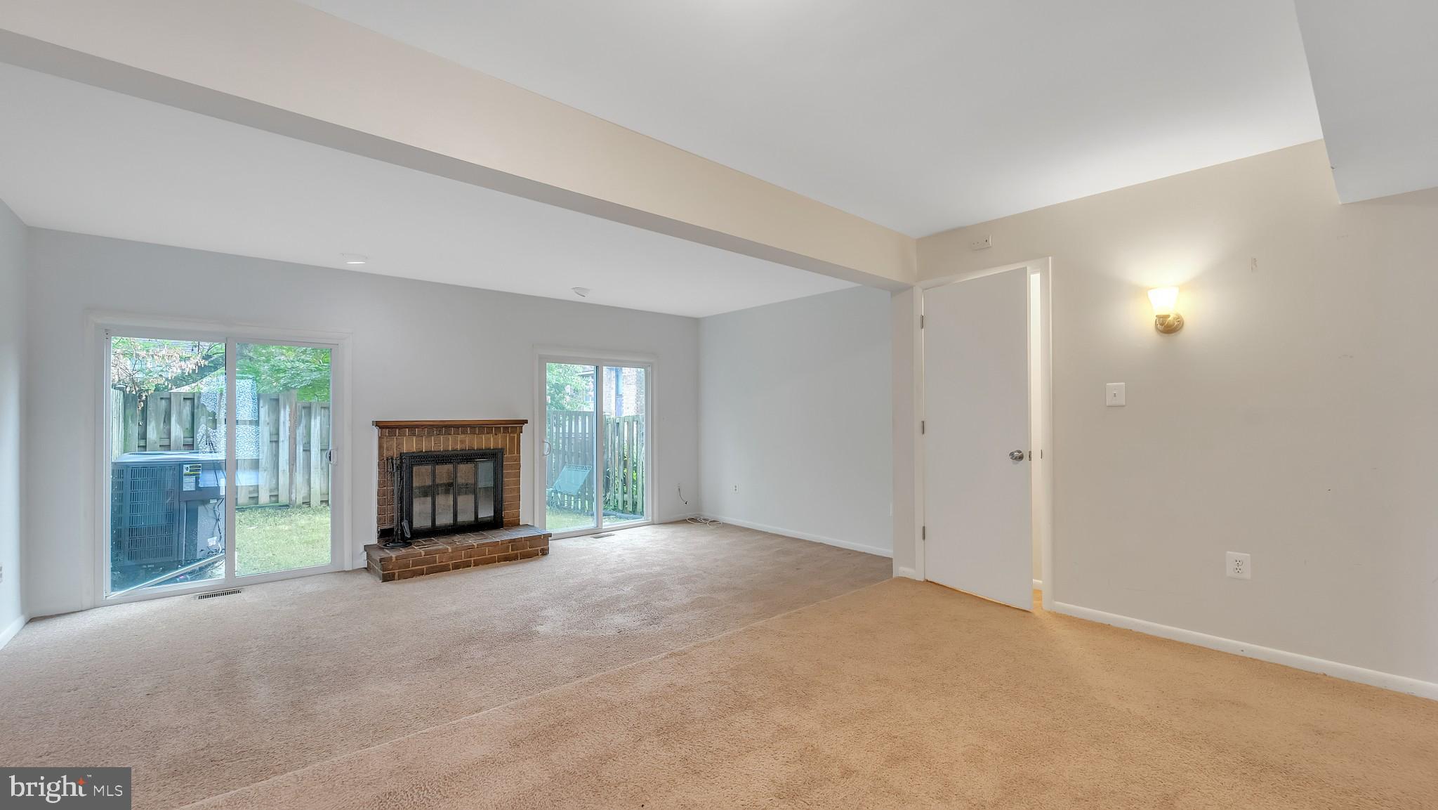 5320 Eliots Oak Road Columbia, MD 21044 - Photo 4 of 31 Living Room