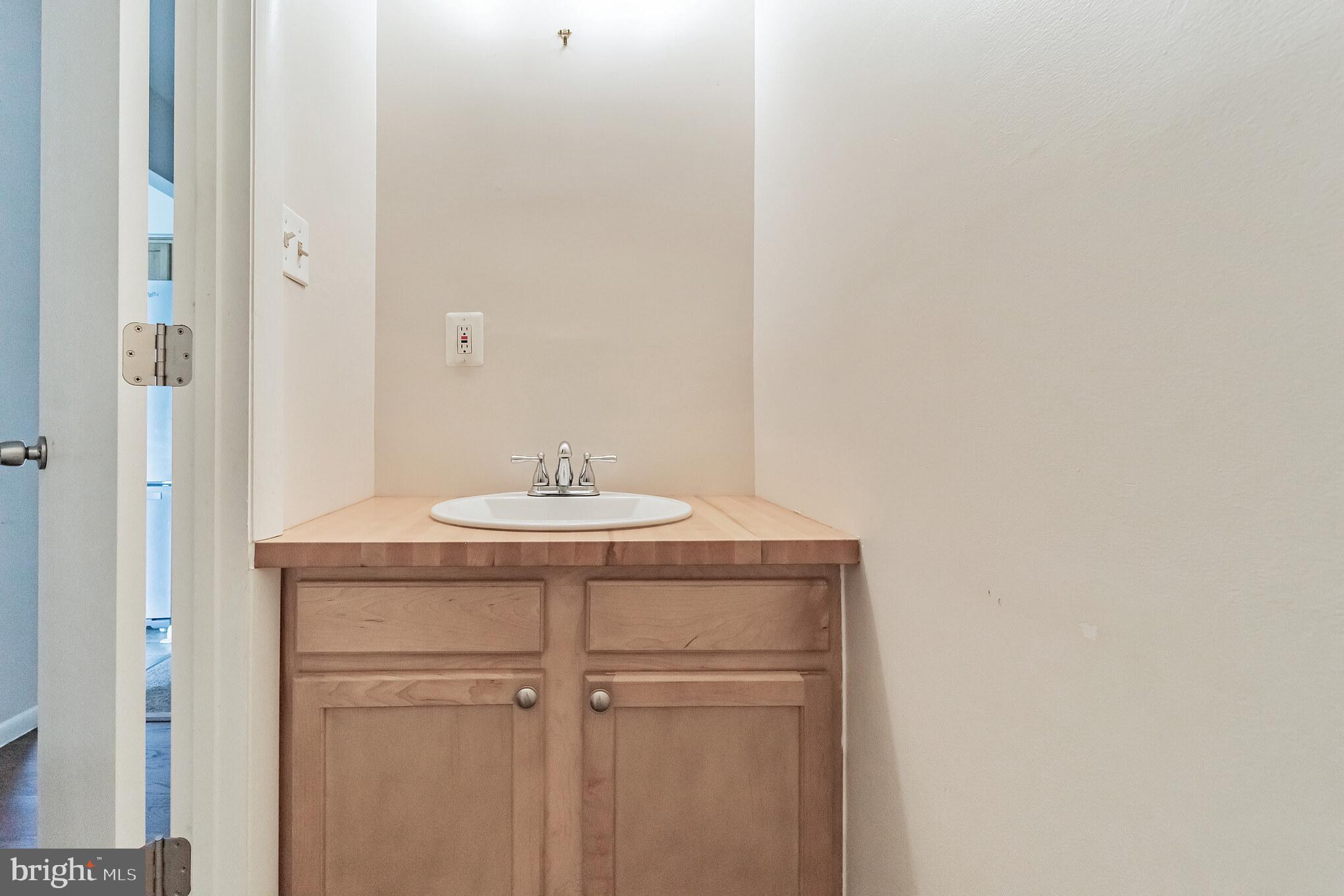 5320 Eliots Oak Road Columbia, MD 21044 - Photo 5 of 31 Powder Room