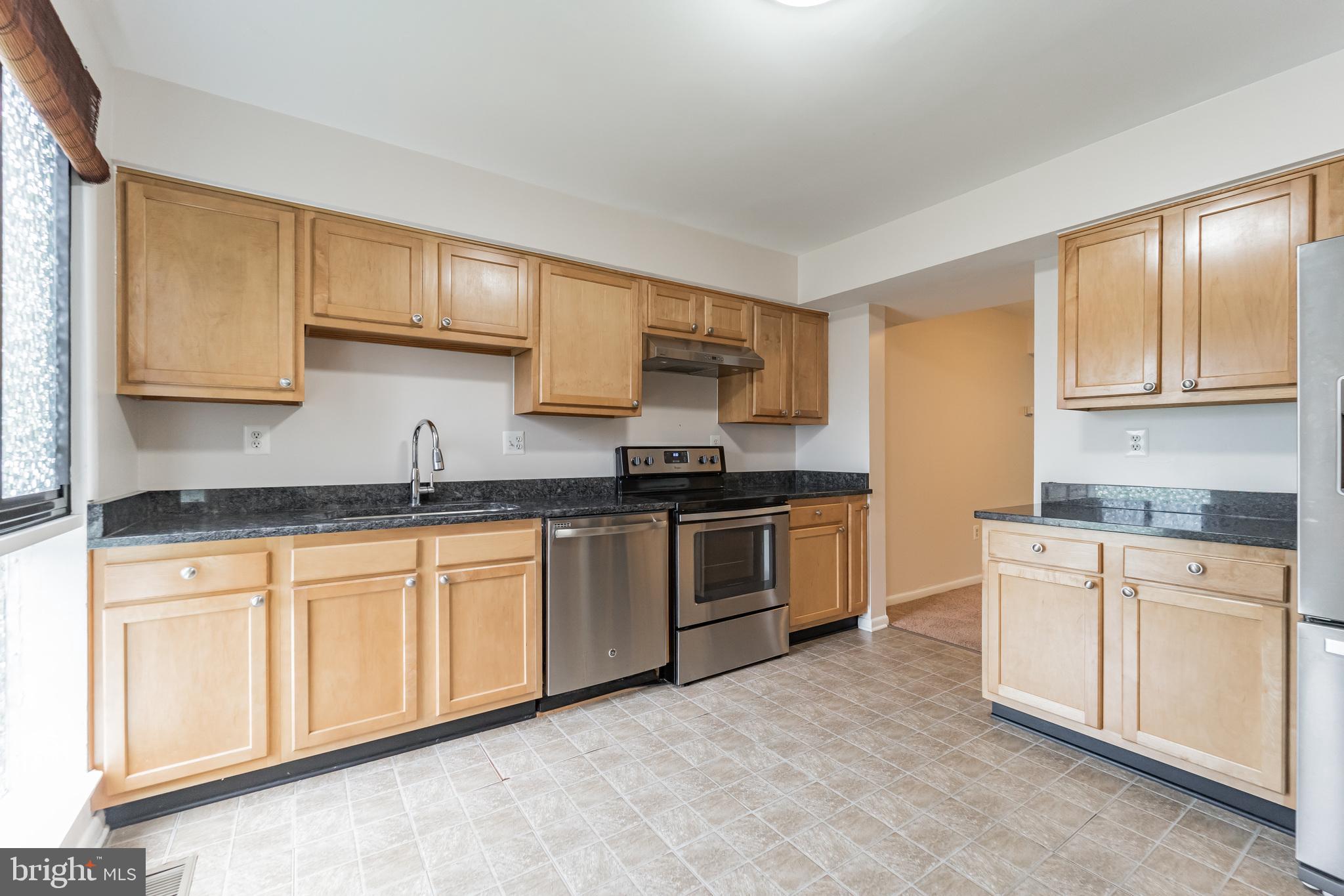 5320 Eliots Oak Road Columbia, MD 21044 - Photo 8 of 31 Kitchen with Stainless Steel Appliances