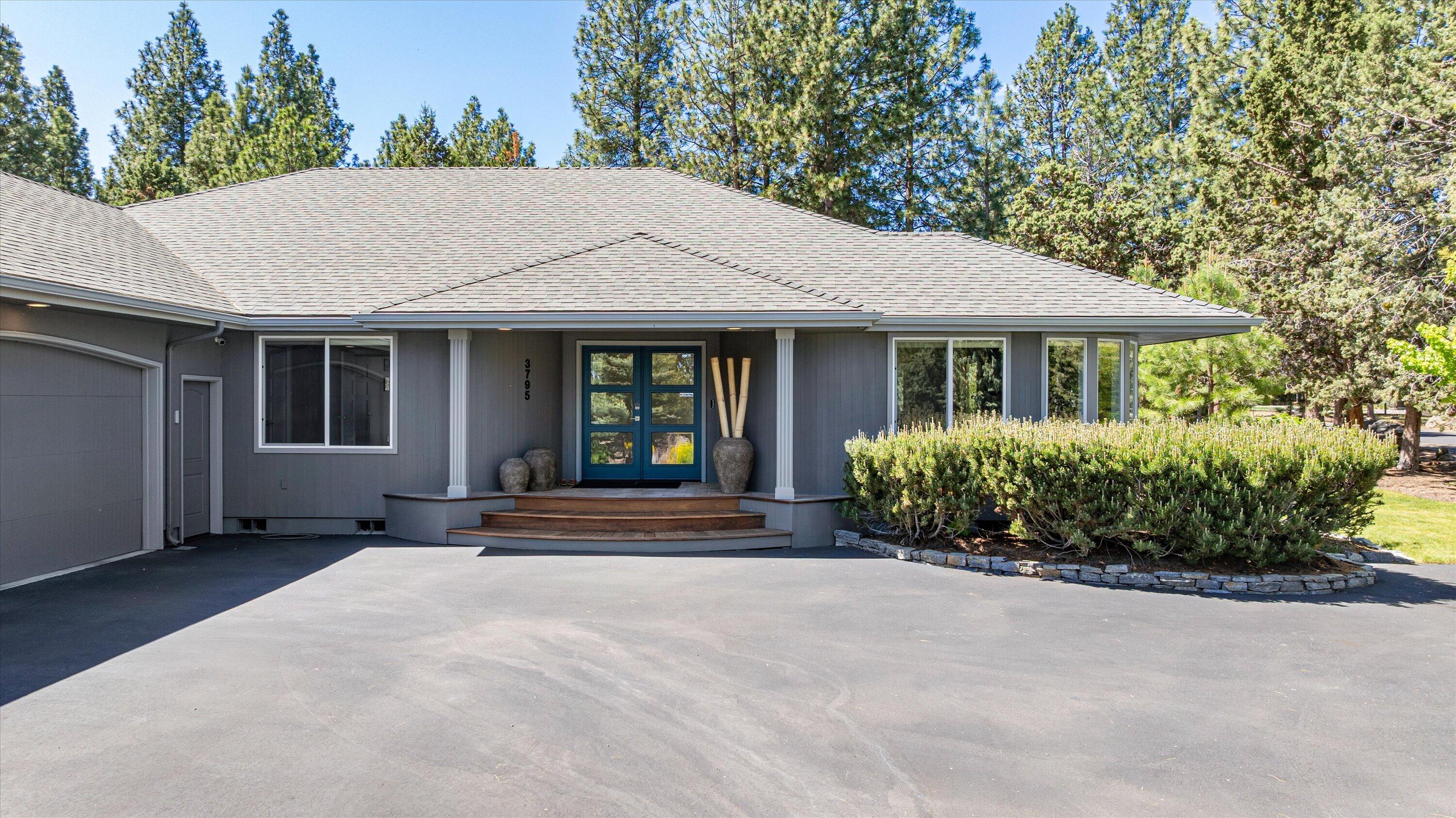 3795 Northwest Summerfield Road Bend, OR 97703 - Photo 3 of 50