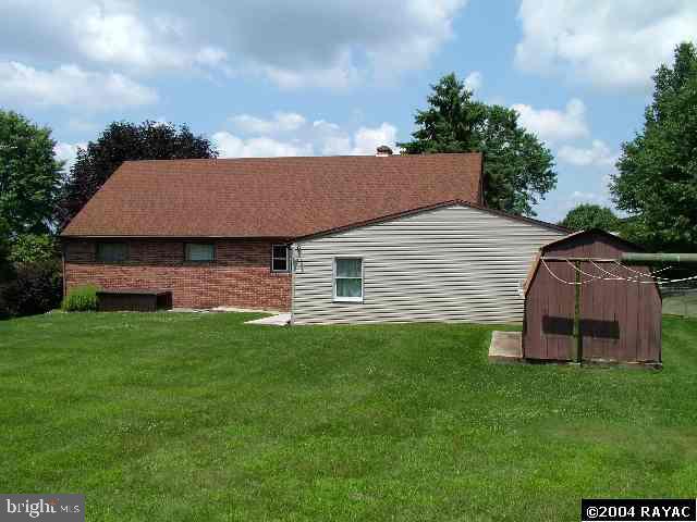 166 Penwood Road York, PA 17406 - Photo 2 of 3