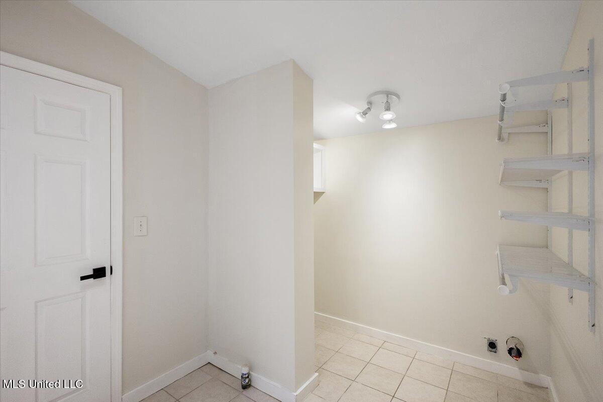 5824 Old Canton Road Jackson, MS 39211 - Photo 17 of 18 laundry room