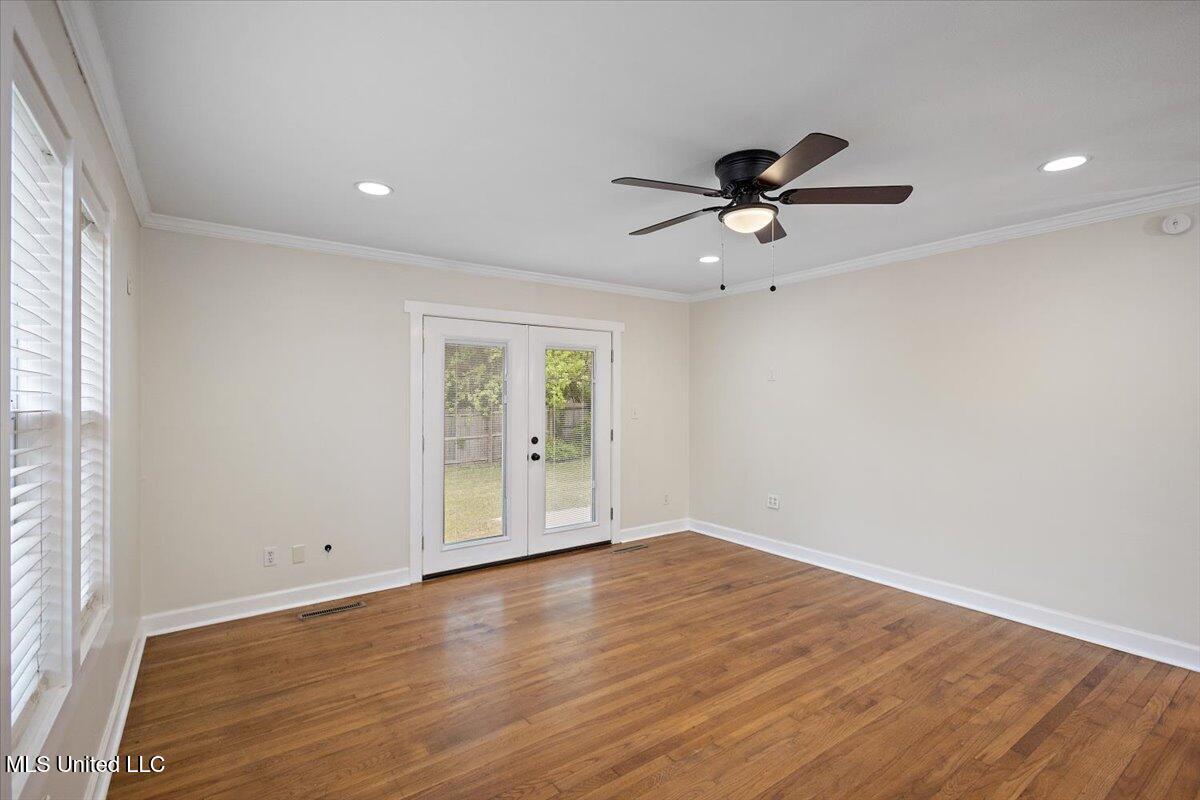 5824 Old Canton Road Jackson, MS 39211 - Photo 3 of 18 Living room