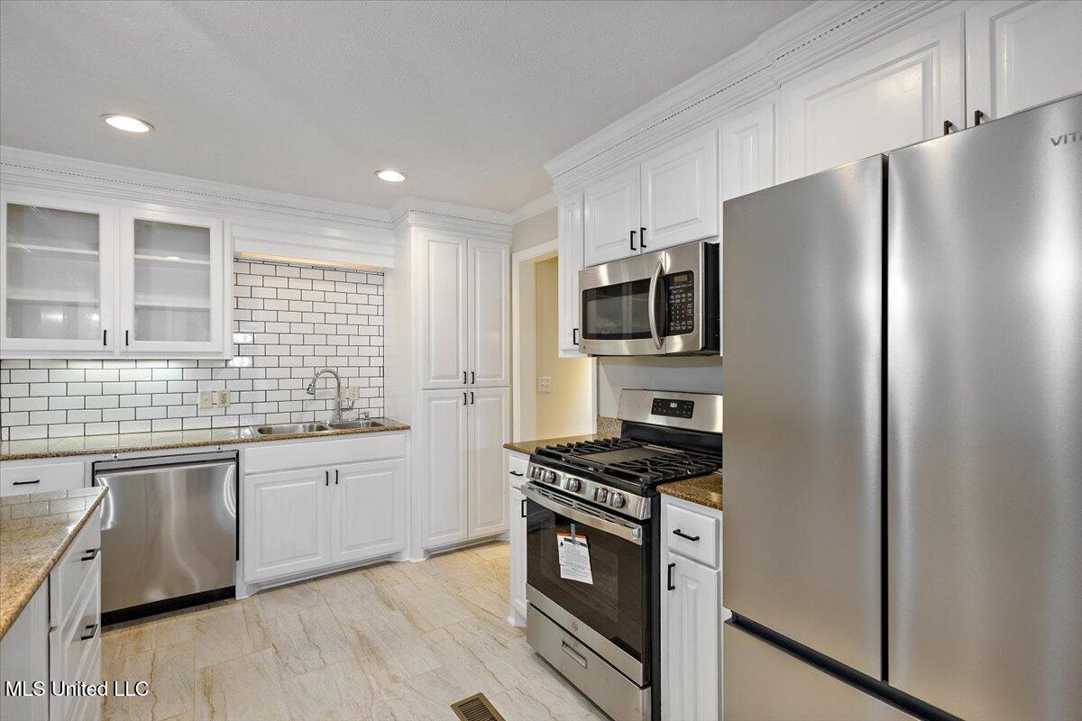 5824 Old Canton Road Jackson, MS 39211 - Photo 6 of 18 kitchen view 2