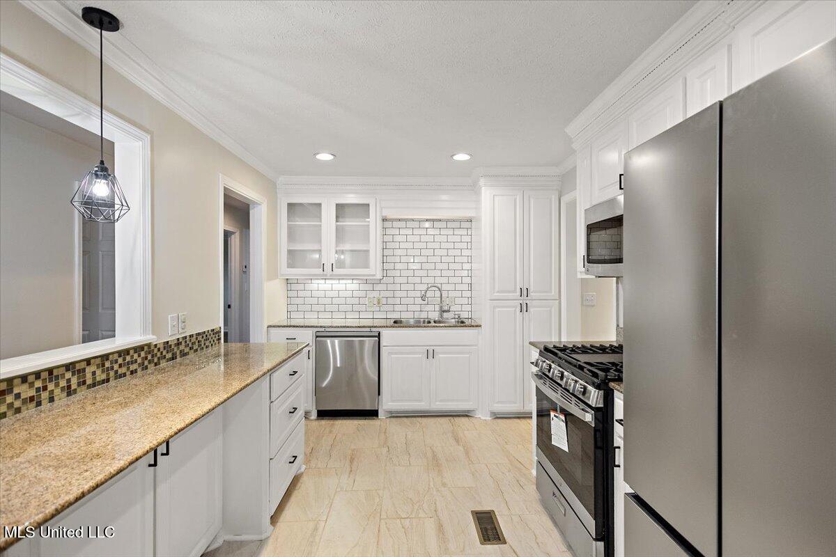 5824 Old Canton Road Jackson, MS 39211 - Photo 7 of 18 kitchen