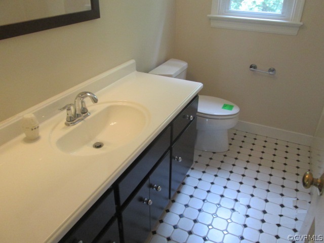 5707 Standing Oak Road Midlothian, VA 23112 - Photo 9 of 10 a bathroom with a sink toilet and mirror