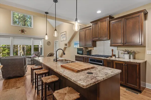 $574,000 | 316 Compass Drive, Jasper, TN 37347