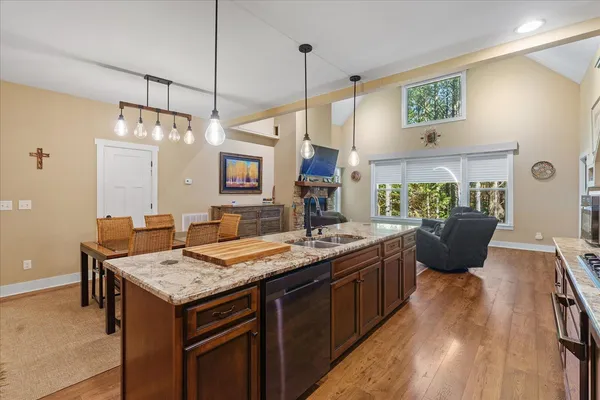 $574,000 | 316 Compass Drive, Jasper, TN 37347