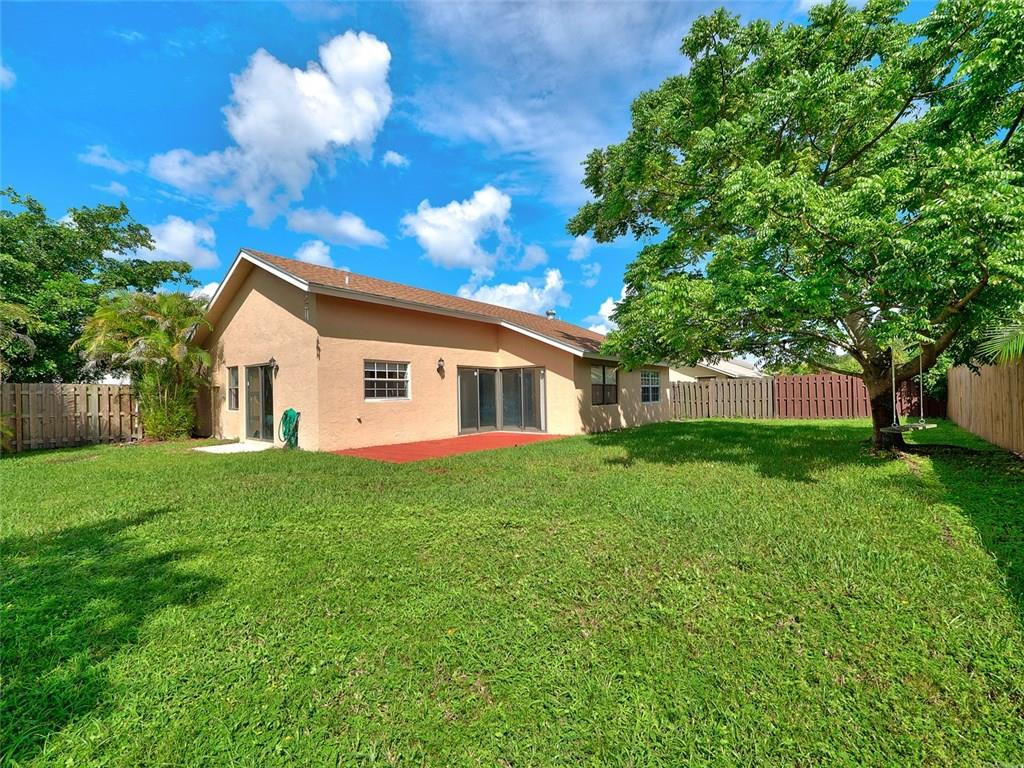 19132 Fairlawn Way Boca Raton, FL 33434 - Photo 20 of 20 Back Yard