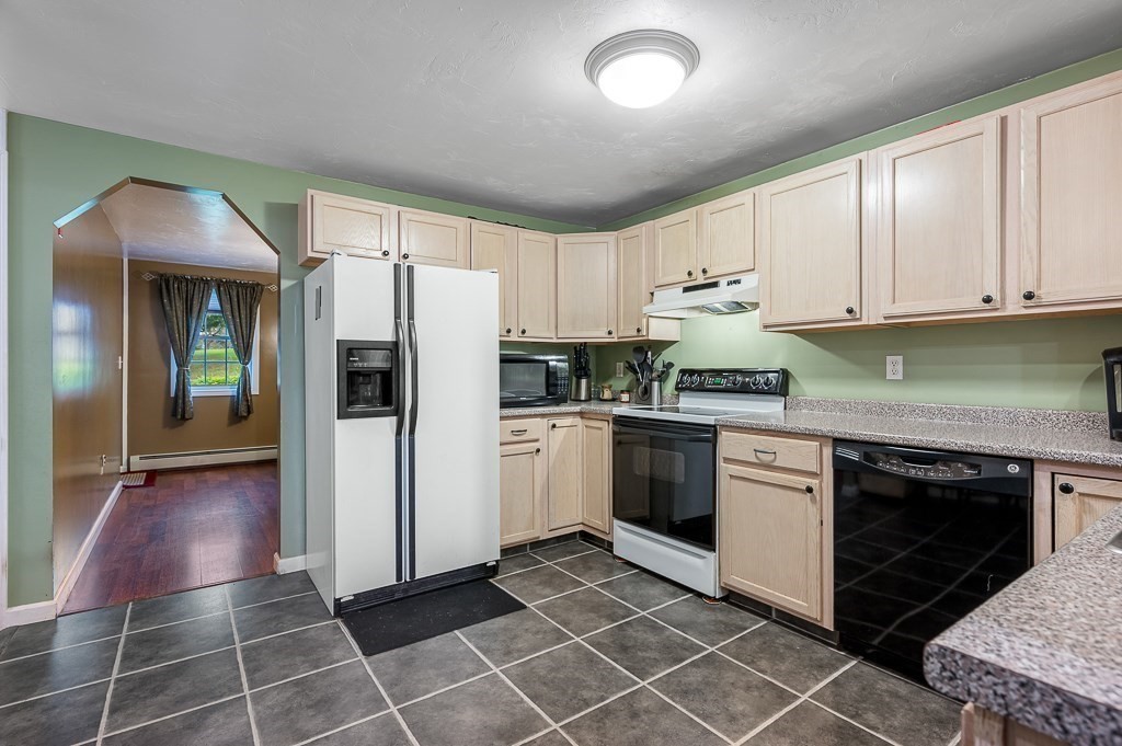24 Jesse Road Dudley, MA 01571 - Photo 11 of 37 Gallery Image 11