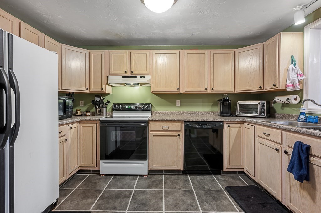 24 Jesse Road Dudley, MA 01571 - Photo 12 of 37 Gallery Image 12