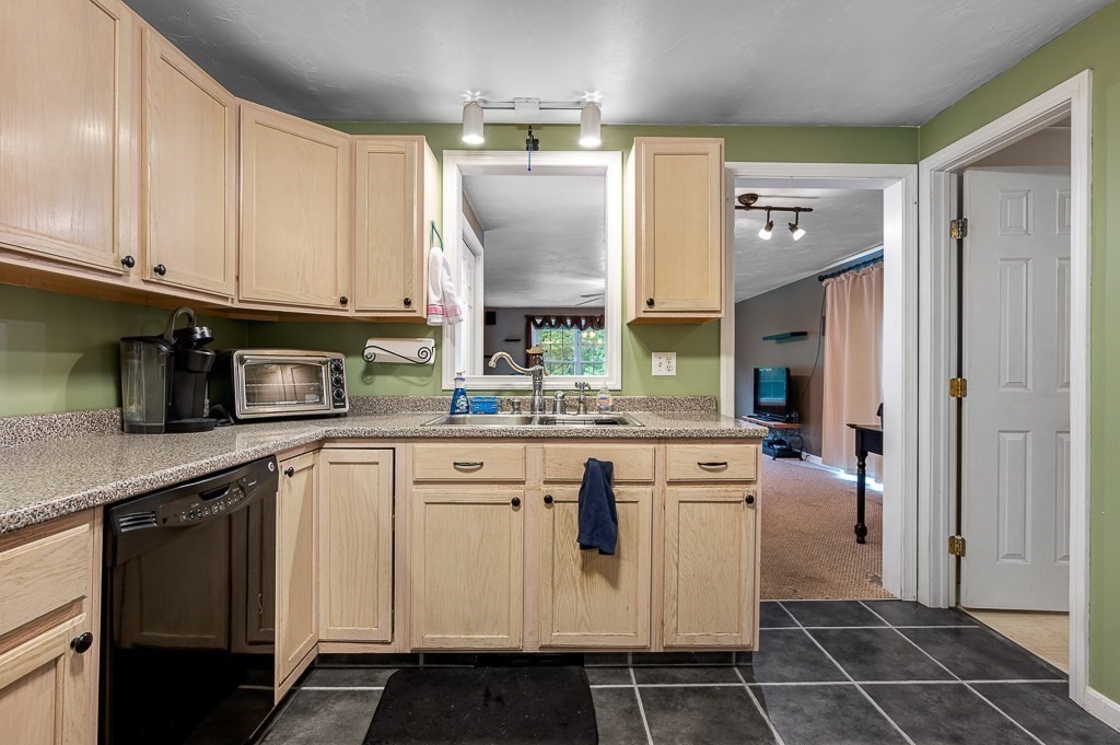 24 Jesse Road Dudley, MA 01571 - Photo 13 of 37 Gallery Image 13