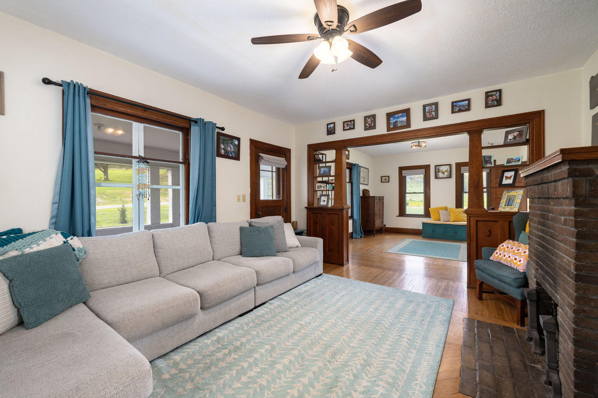 S1198 County Rd K Chaseburg, WI 54621 - Photo 2 of 34 Living Room