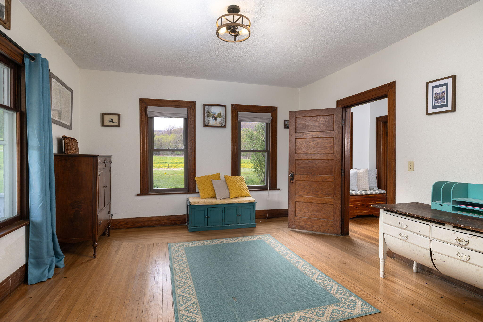 S1198 County Rd K Chaseburg, WI 54621 - Photo 5 of 34 Living Area