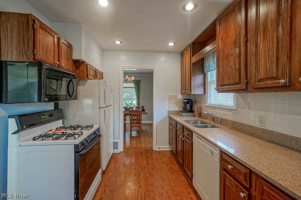 3747 Bainbridge Road Cleveland Heights, OH 44118 - Photo 5 of 23 Kitchen