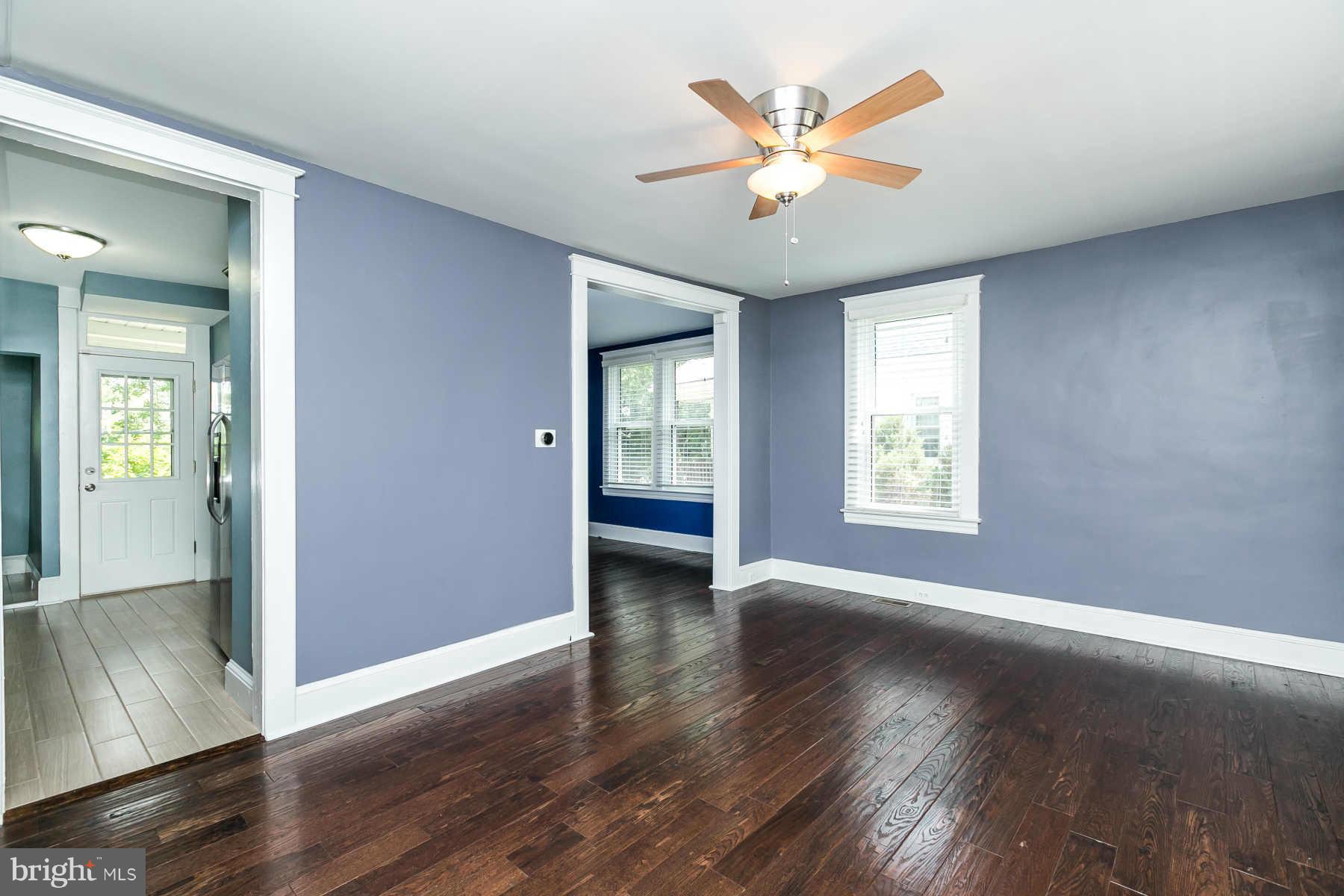 3806 Ridgecroft Road Baltimore, MD 21206 - Photo 7 of 30 Living Room