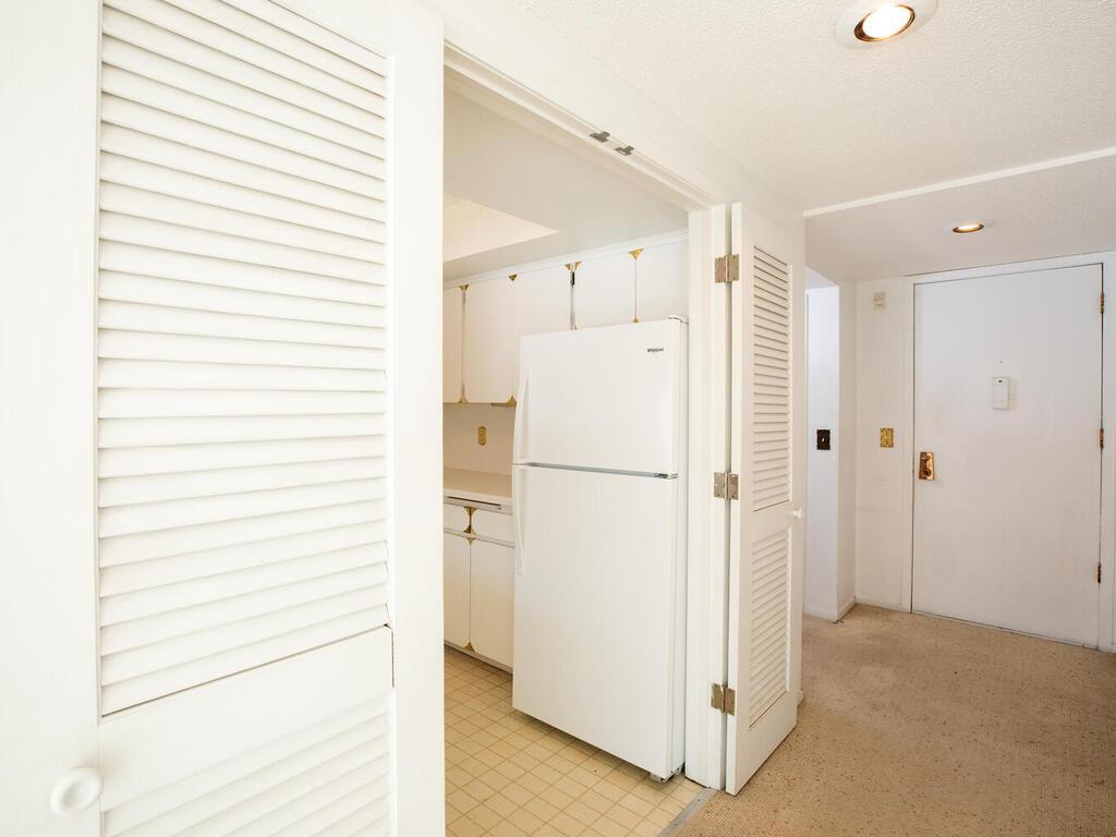 3412 Oak Ridge Road, Unit 203 Minnetonka, MN 55305 - Photo 5 of 25