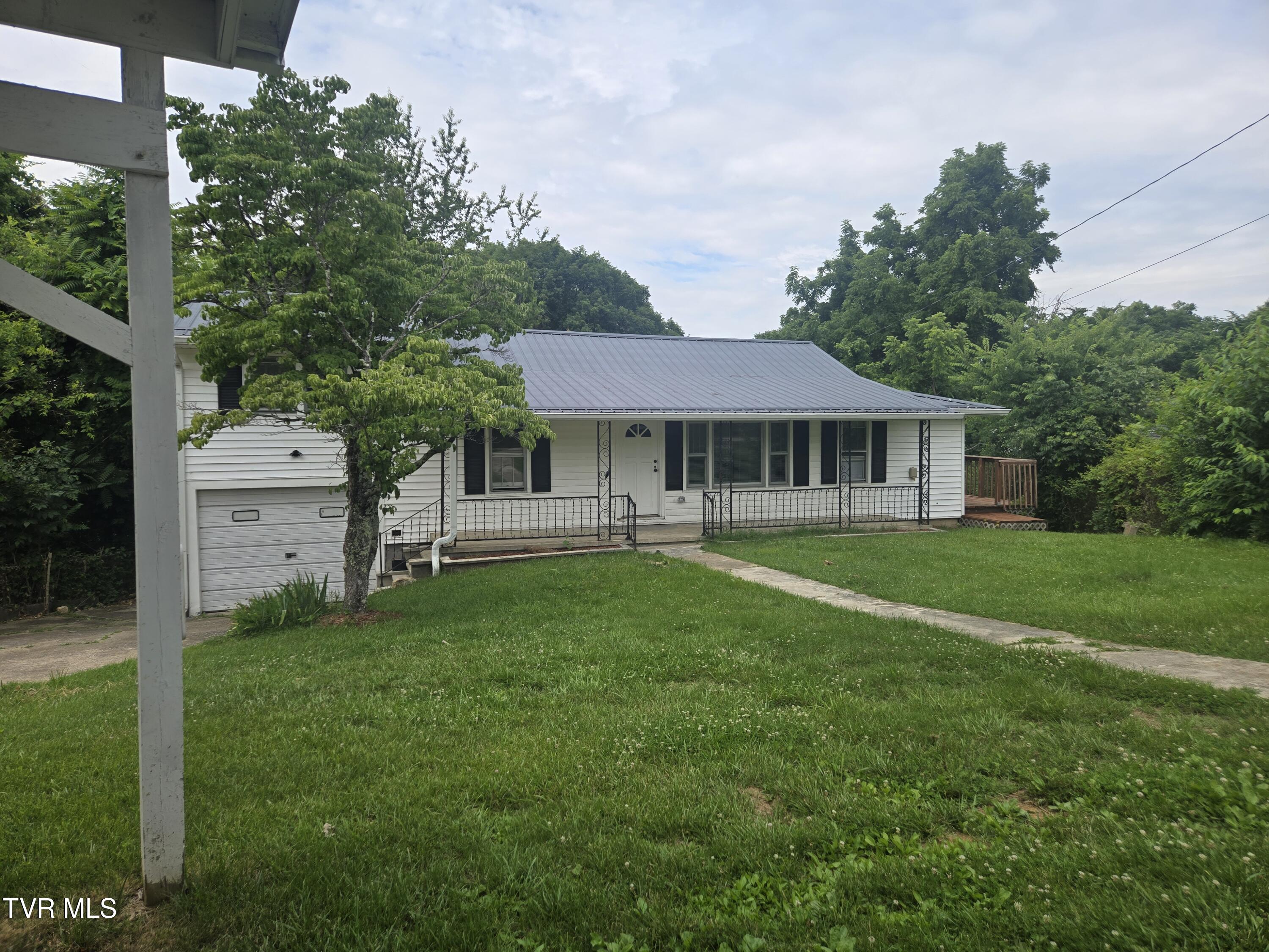 1570 Granby Road Kingsport, TN 37660 - Photo 2 of 31 20260608_144213