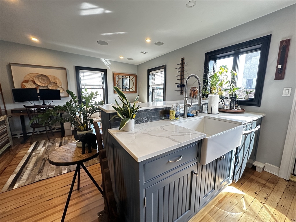 10 Pompeii Street, Unit 3 Boston, MA 02119 - Photo 5 of 10