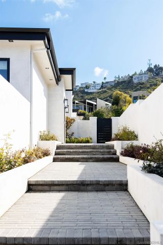 $7,150,000 | 2365 Via Siena, La Jolla, CA 92037