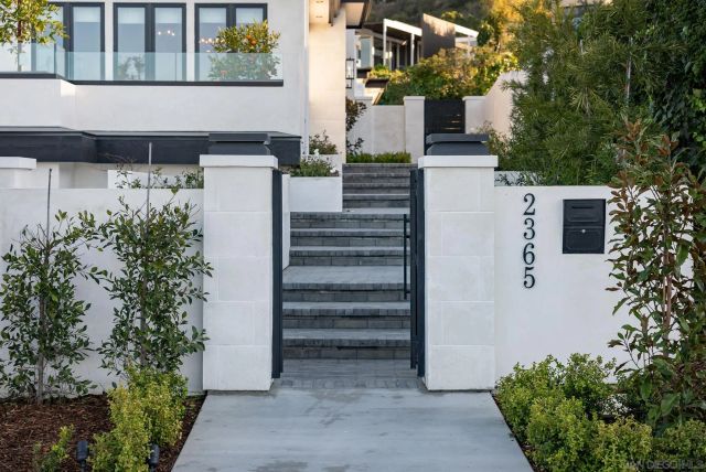 $7,150,000 | 2365 Via Siena, La Jolla, CA 92037