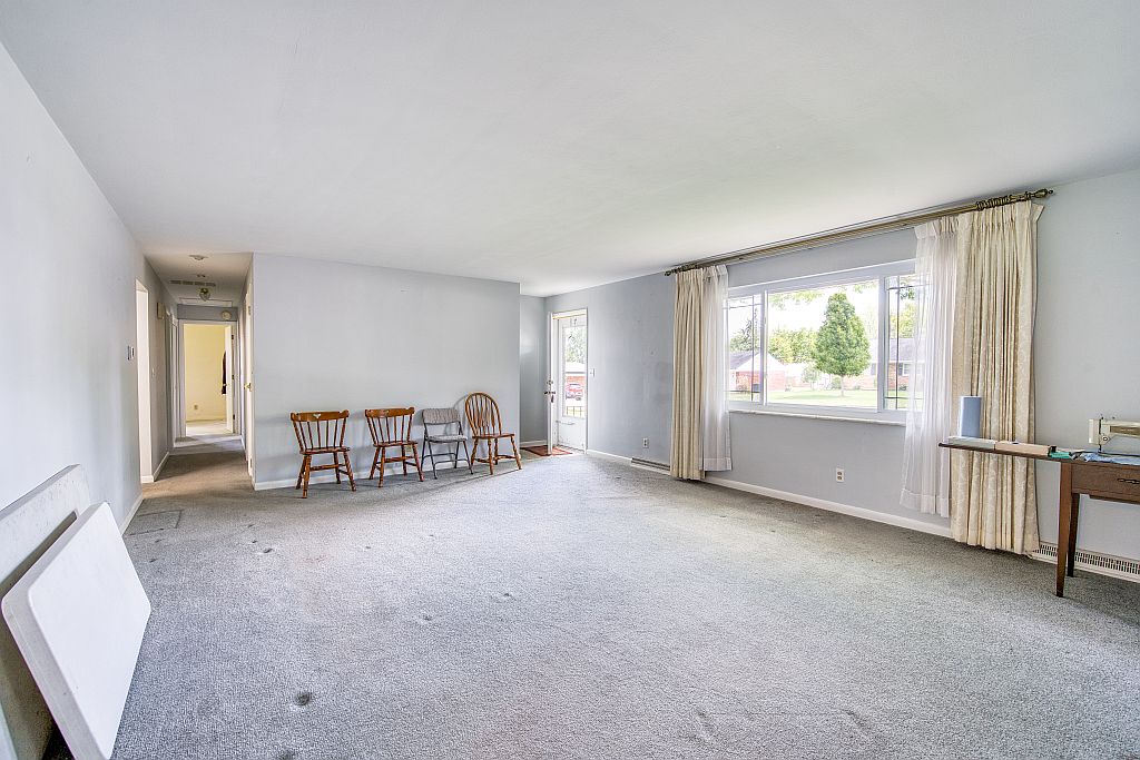 324 Beckenham Road Englewood, OH 45322 - Photo 7 of 26 This expansive living area offers versatile design potential for comfortable daily living.